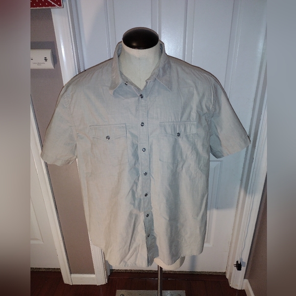 Old Navy Light Gray Short Sleeve Shirt Snap Button Down w/ Chest Pockets Sz XXL - Picture 4 of 4